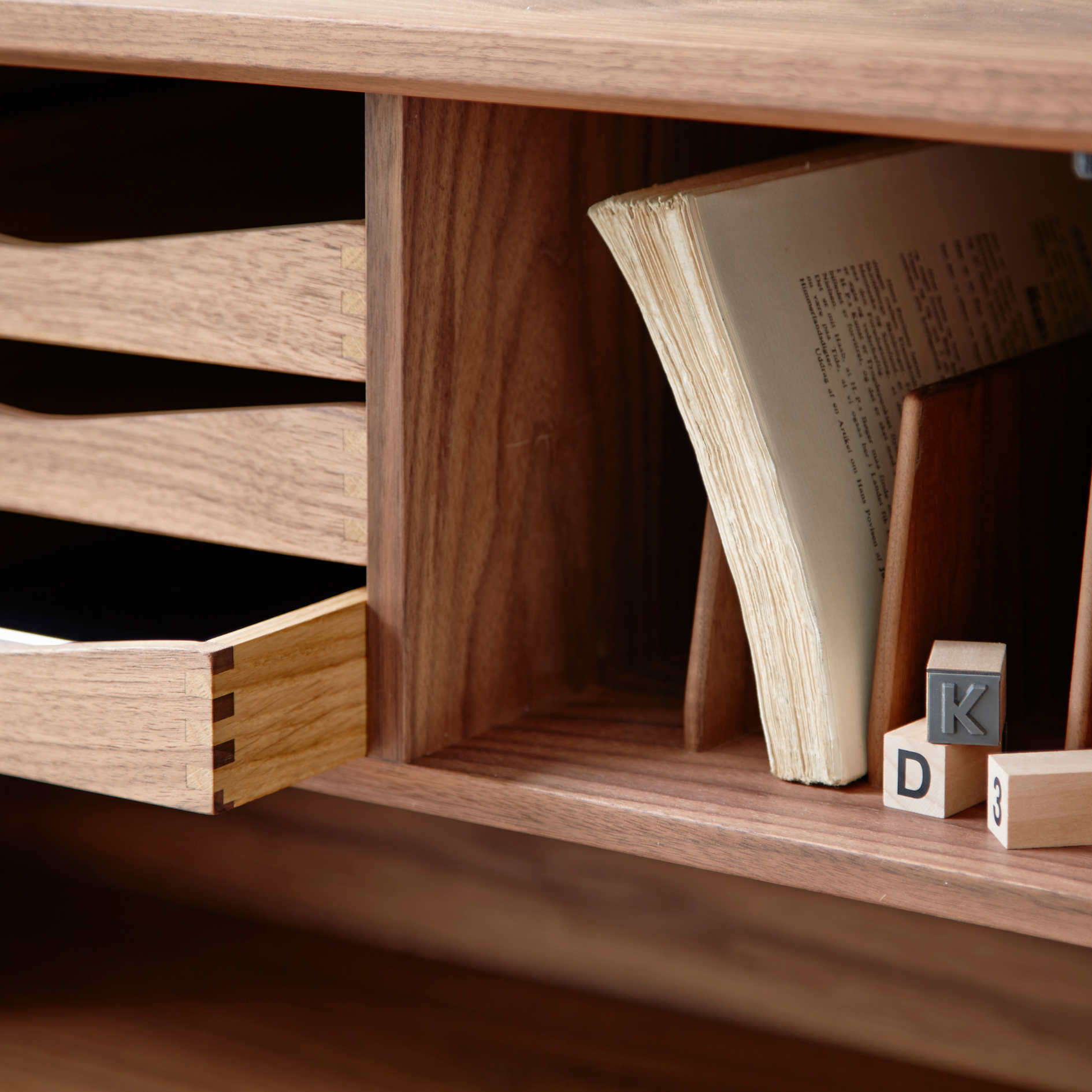 Royal System Storage